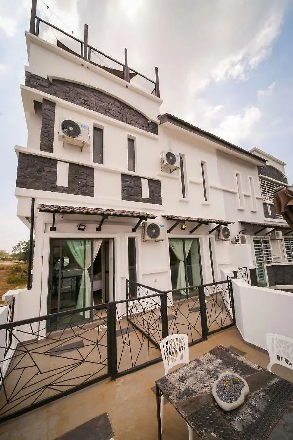 Female Dorm @ The Lov Penang Bed and Breakfast Bayan Lepas